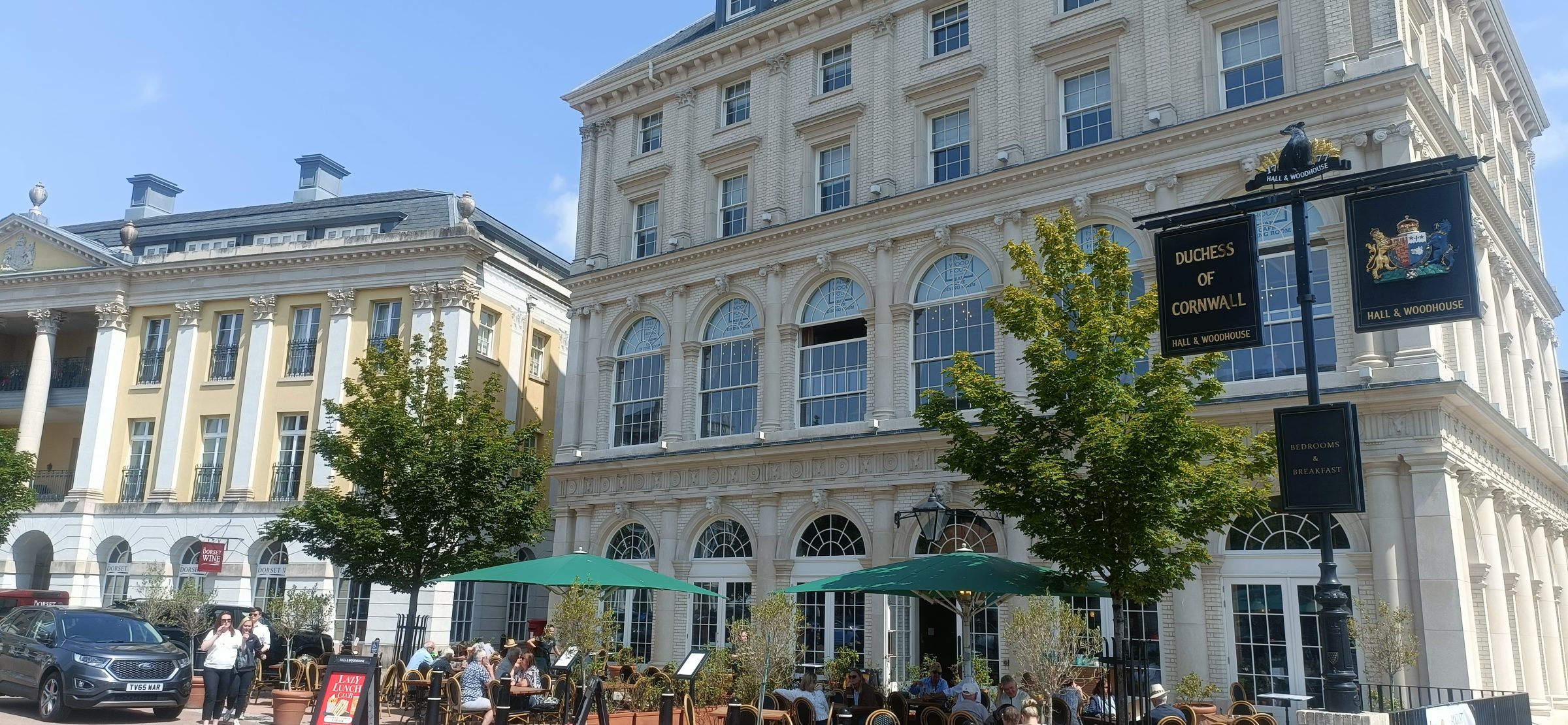 Queen Mother Square. Duchess of Cornwall Inn.